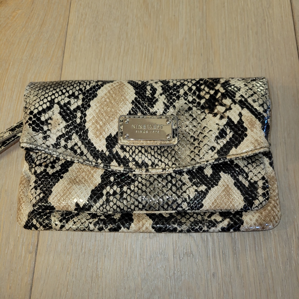 Nine West Faux Snakeskin Clutch Excellent Condition ❤️
